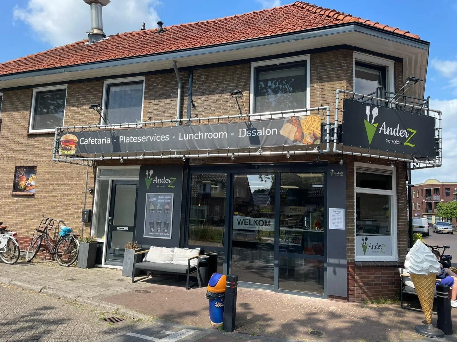 De gevel van Eetsalon Anderz aan de Westerwal in Lochem